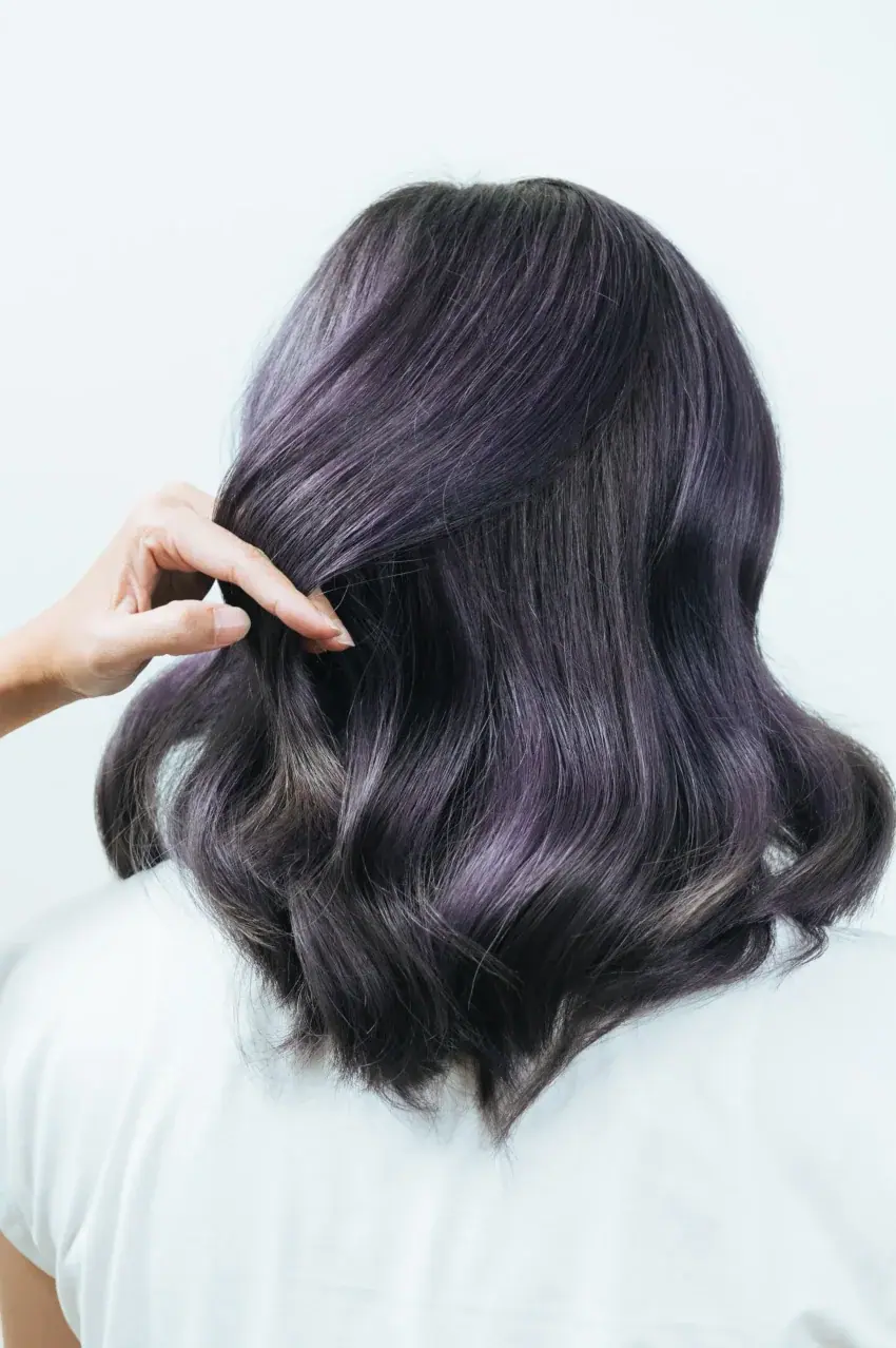 อีกมุมของผลงานสีผมเข้มประกายหม่นจากแกลเลอรีทำสี Cozy Salon