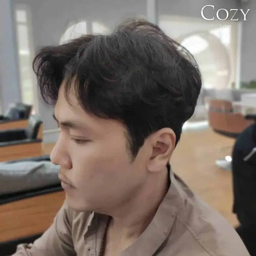 ผลงานผมผู้ชายทรงสั้นมีวอลลุ่มจากแกลเลอรี Cozy Salon