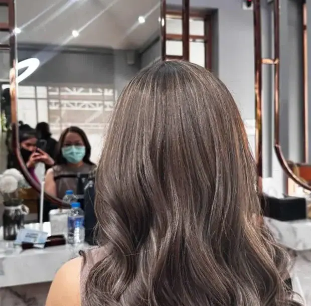 ภาพผลงานพรางผมขาว Gray blending จากหน้าบริการ Cozy Salon